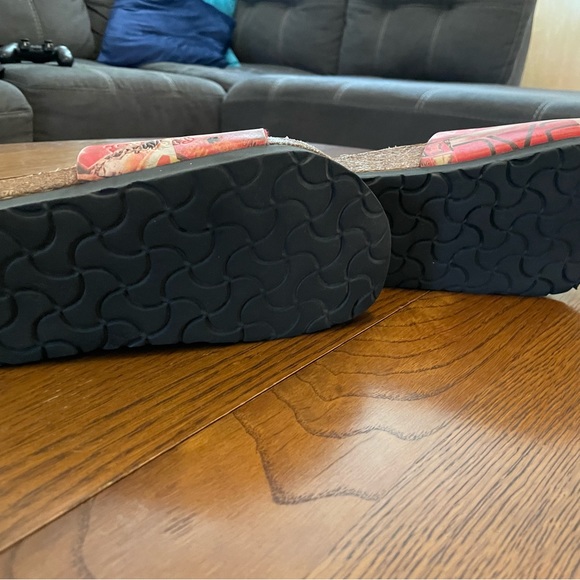 Vintage Birkenstock “Birkis” with vintage pin-up images on the sandal. US: 9 - Picture 5 of 5